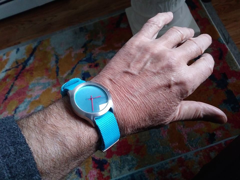 NEW NIXON MOD BRUSHED SILVER TONE,NEON BLUE NYLON BAND,RED