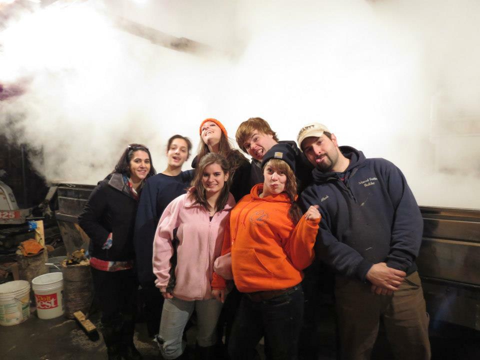 Maple sugar candy in decorative tin 1 lbs. 1/2 lbs. 