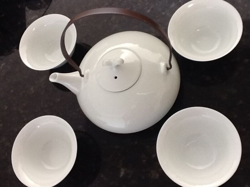 5 pc. Japanese Tea Set Tea Pot  4 Cups with lid handle  White Porcelain 