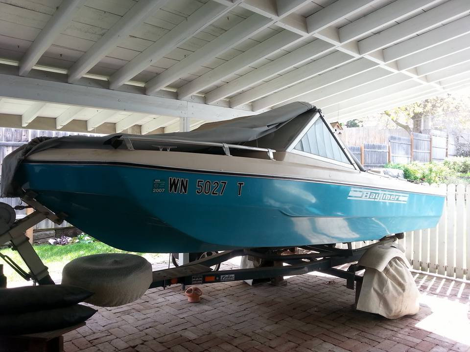 Bayliner Tri Hull Fiberglass Power Boat