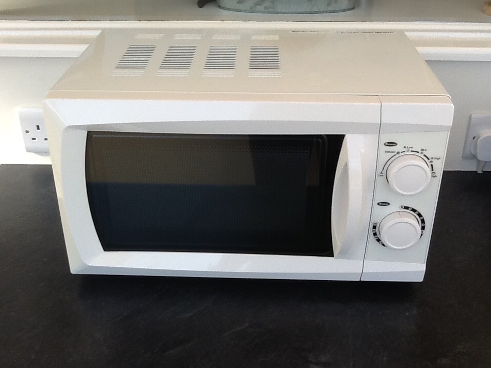 700W Morrisons microwave oven in excellent condition. Hardly used in