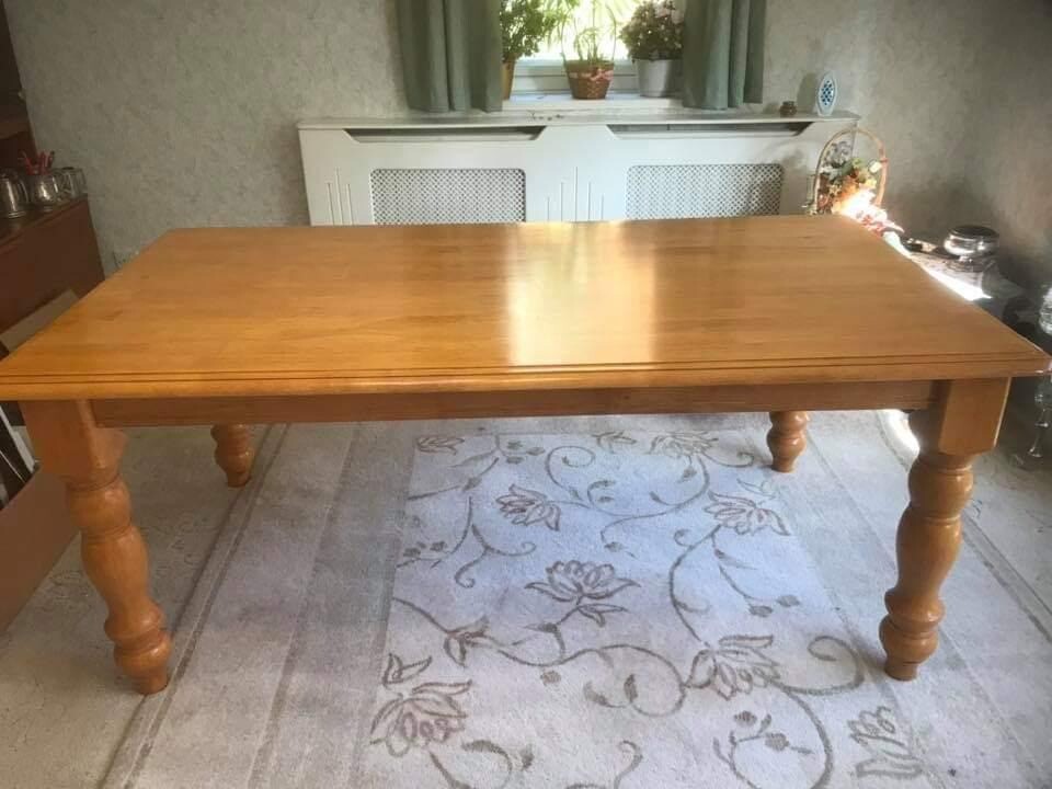 Beautiful solid oak dining table and 6 chairs | in Caversham, Berkshire