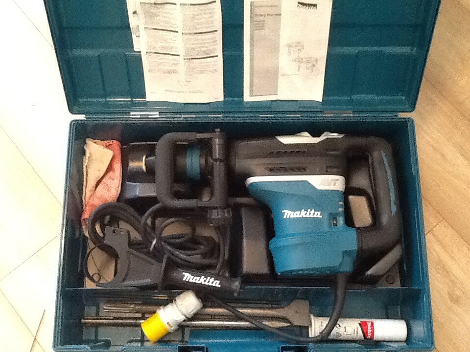 MAKITA HR4013C HEAVY DUTY ROTARY HAMMER DRILL/DEMOLITION BREAKER