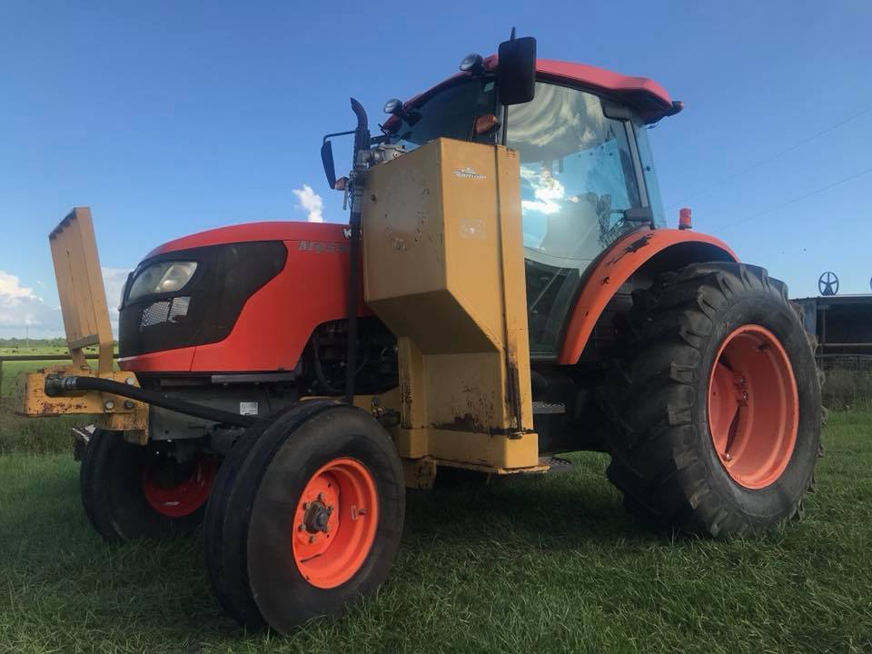 2010 KUBOTA M9540F CAB & AIR TRACTOR WITH SIDE ARM CUTTER, 95hp, 6659 hours