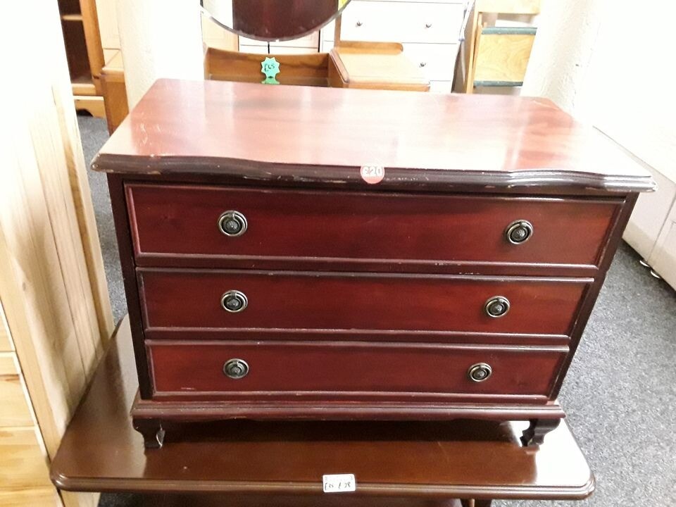 Small mahogany chest of drawers Copley Mill LOW COST MOVES 2nd Hand Furniture STALYBRIDGE SK15