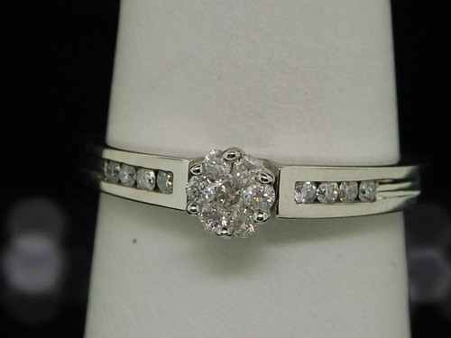 JFL DIAMONDS & TIMEPIECES DIAMANT BLUMEN VERLOBUNGSRING 10K WEISSGOLD RUND SCHLIFF 0.27 KARAT