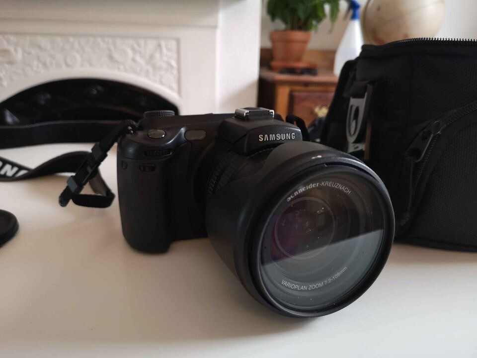 Samsung Pro 815 DSLR Camera in Hornsey, London Gumtree