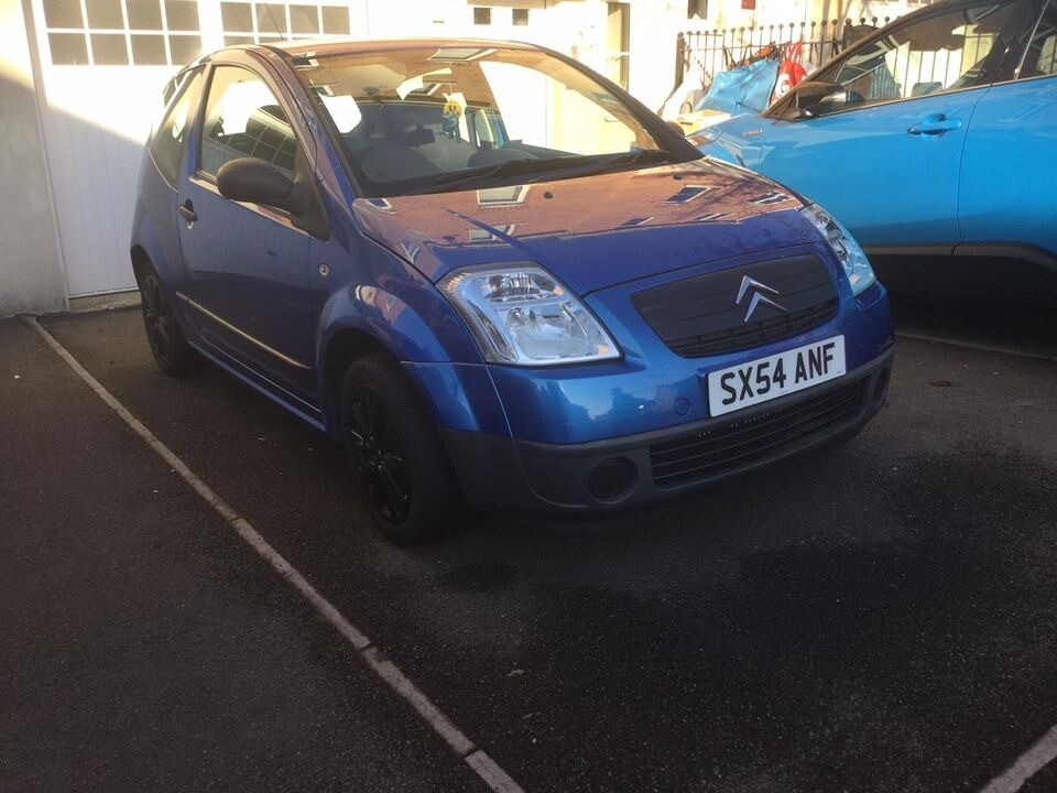 Citreon C2 for sale, MOT till November, tidy car, dent on back wing