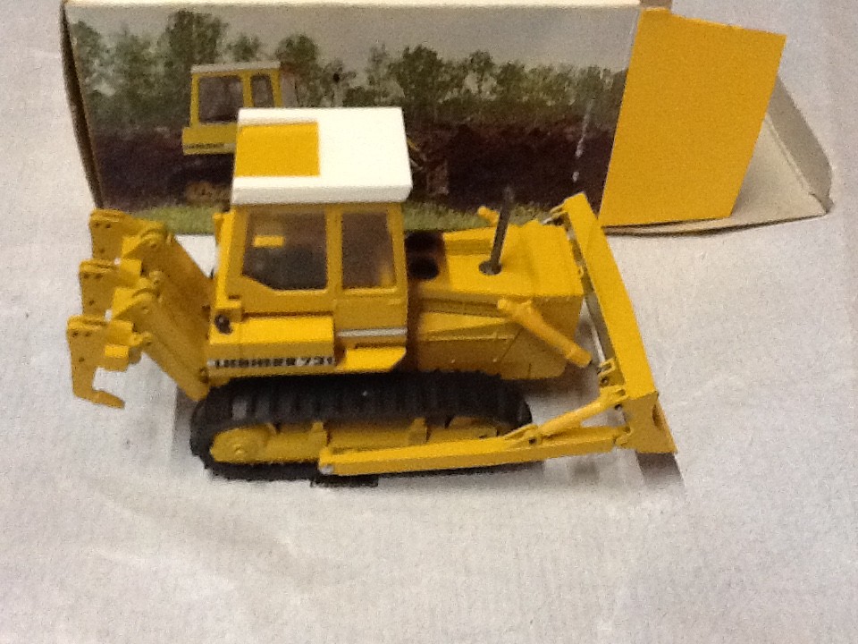 Liebherr PR731 Dozer - 1/50 - Conrad #2801 - NIB FREE SHIPPING