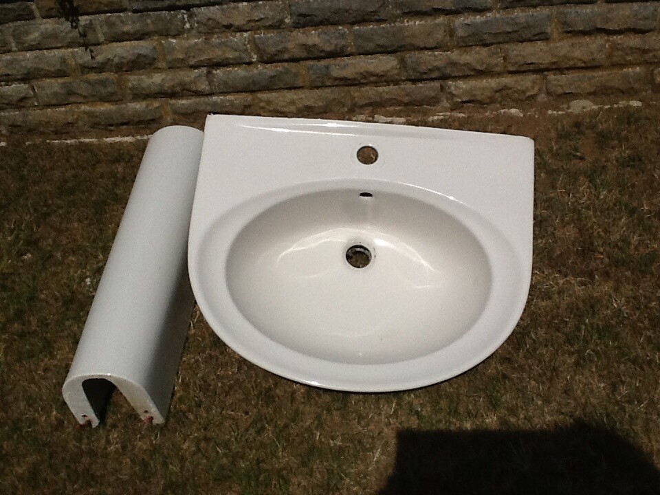 Matching Toilet And Pedestal Sink Diy Projects