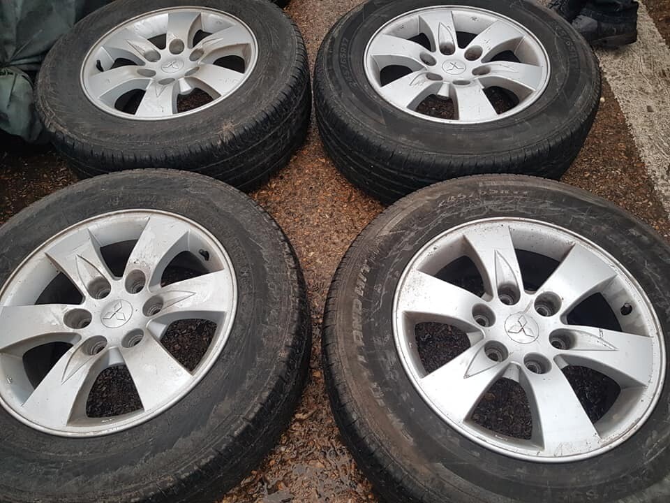 17" MITSUBISHI L200 ALLOY WHEELS / TYRES in Wimborne, Dorset Gumtree