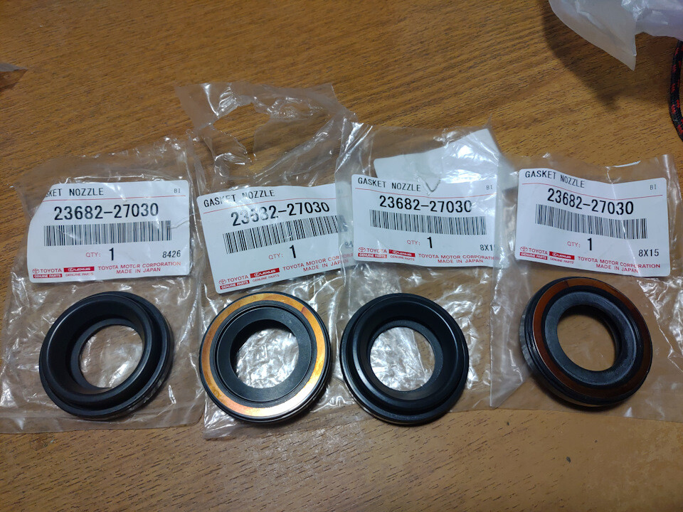【希少】TOYOTA/トヨタ　栓抜き 4x ORIGINAL Toyota Gasket Nozzle Holder AURIS AVENSIS