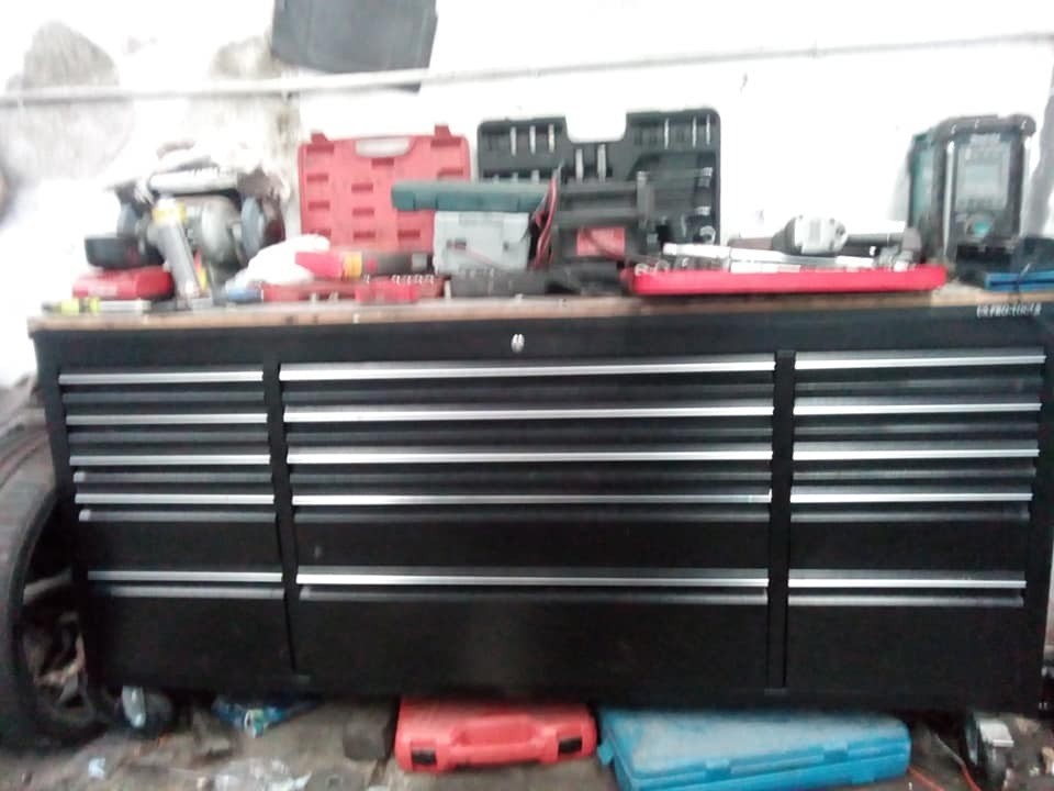 Pro tool toolbox, 6 ft, 5 months old, including Mac, snap on sockets