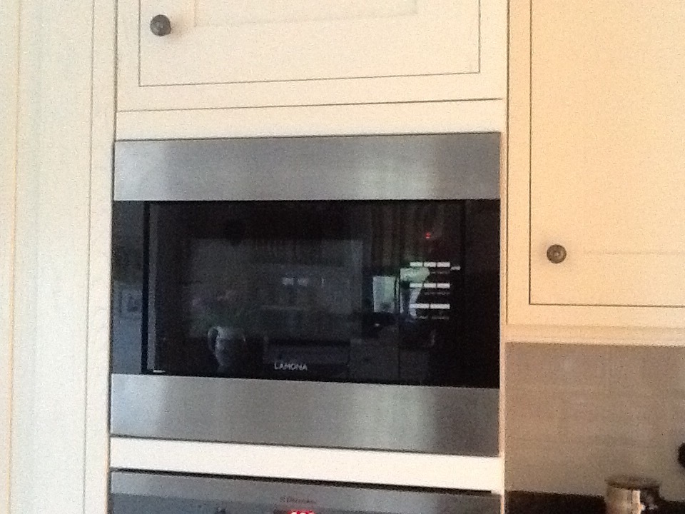 Lamona built in microwave oven. Very clean and well maintained. Four