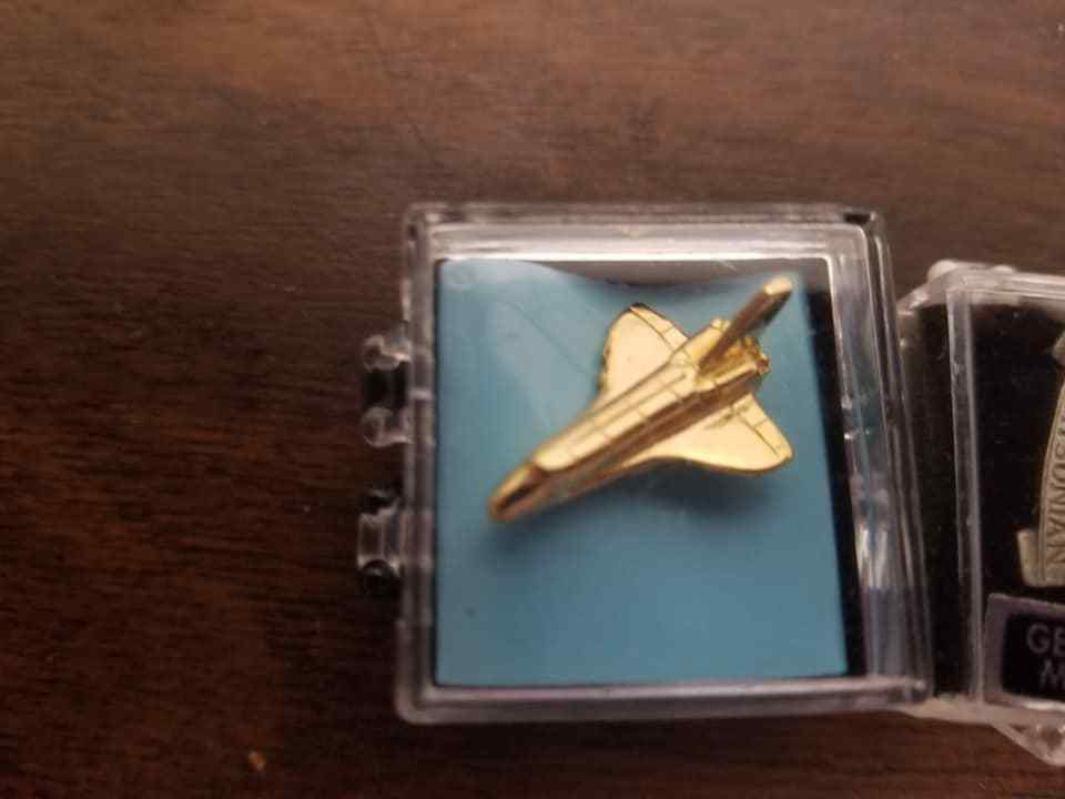 THE SMITHSONIAN MUSEUM SOUVENIR PINS -  Set of 4