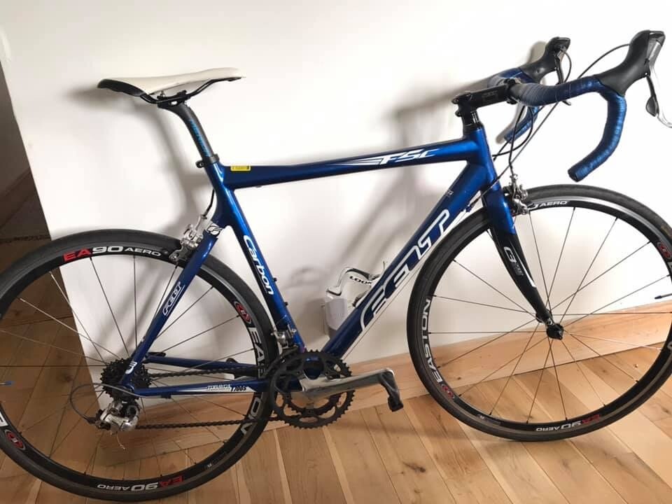 Felt full carbon road bike with accessories in Cardiff City Centre