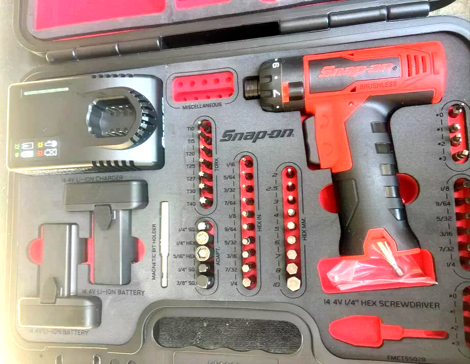 @です。 Snap on Tool 60pc 14.4V 1/4