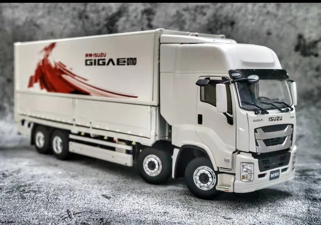 ISUZU GIGA ミニカー ボックス入り 1/32 ISUZU /China CHONGQI ISUZU GIGA Truck Dealer edition