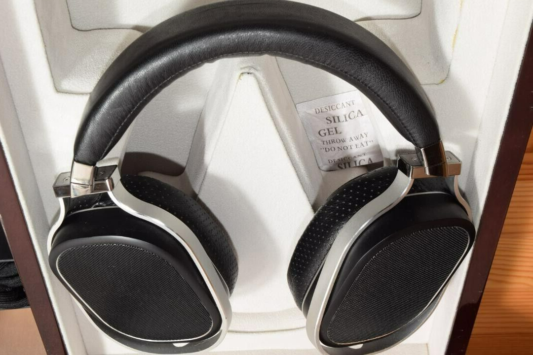 Denon AH-D5000 Over the Ear Stereo Headphones Wired Used Denon AH-D5000 Over the Ear Stereo Headphones Wired Used