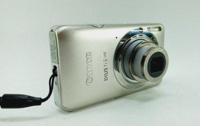 Canon Ixus 115 HS Digital camera 12mp Wit in Memory card 4 GB CHARGER !
