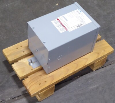 NEW 3kVA Eaton S48G11S03N Dry Type Distribution Transformer 480 PRI 120/240 SEC