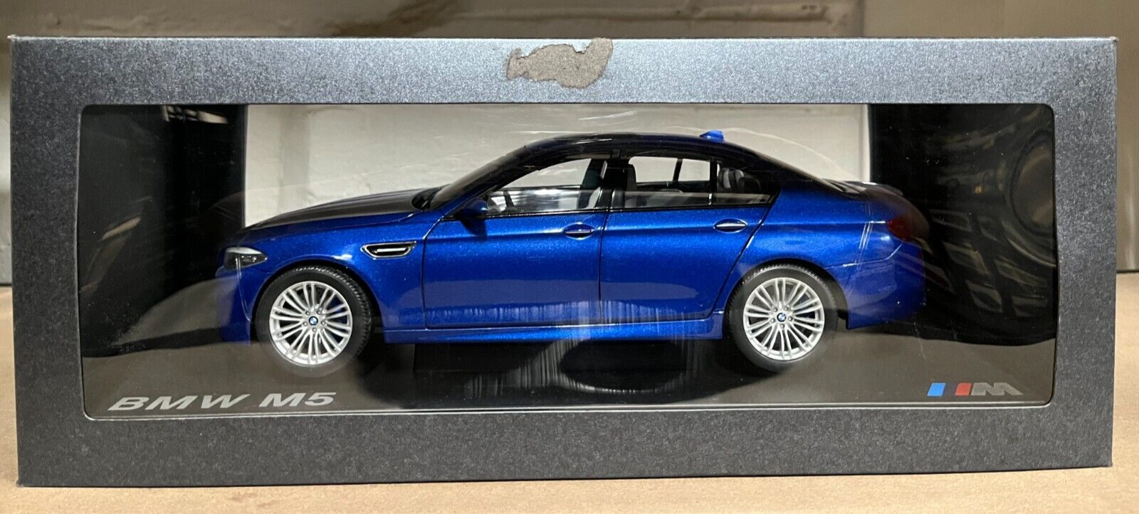 美品 希少 BMW F10 5シリーズ M5 1⁄18 ミニカー 1⁄18 Dealer Edition