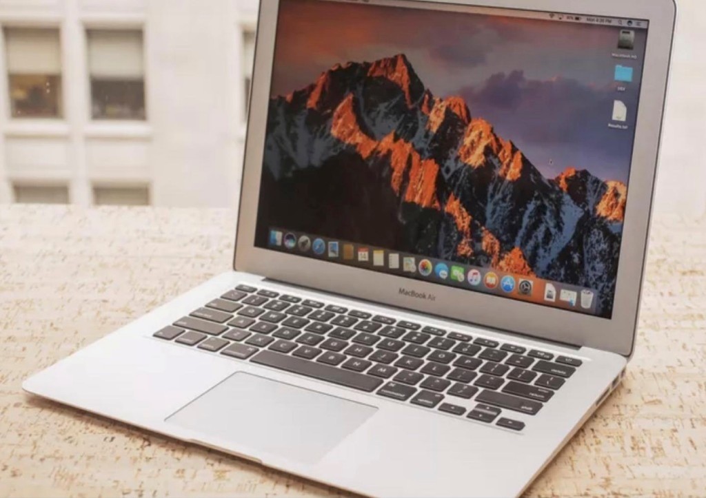 MacBook Pro (Retina, 13inch, Early 2015) in Amersham