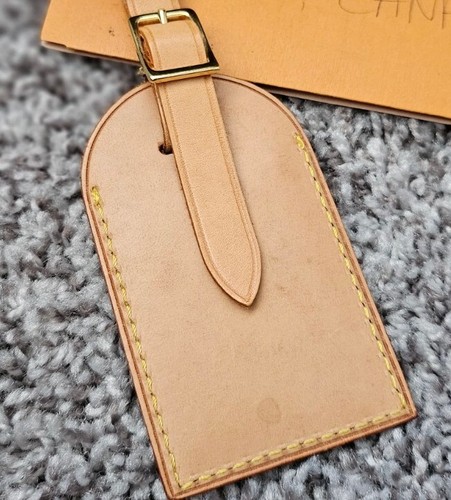 Preloved LOUIS VUITTON Vachetta Large Luggage Tag with Vivienne On London Bus