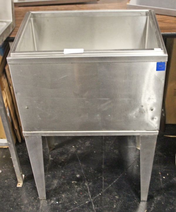 Stainless Steel Cold Well. Stainless steel exterior  Cast Aluminum Cold Plate
