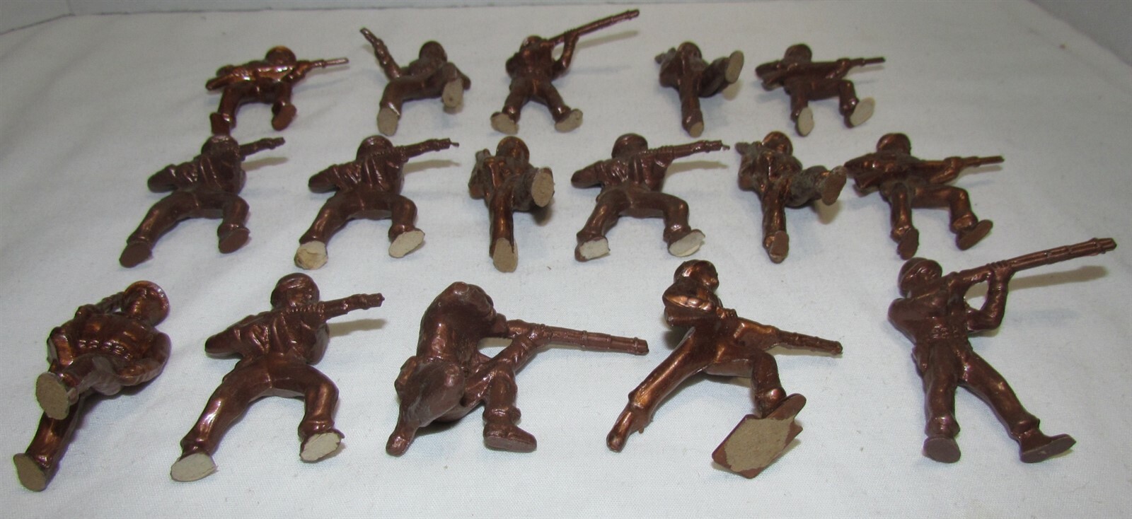 Archer Hard Plastic Army Men Soldiers, War of the Worlds, lot of 16 figures