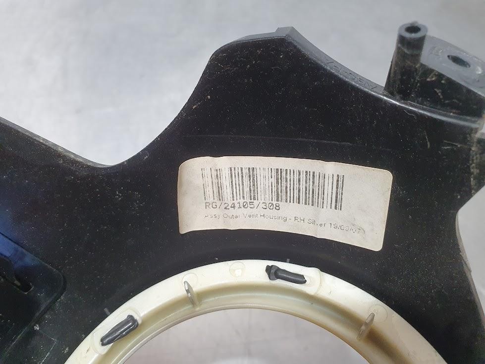 2007 Mini Cooper RH DASH AIR VENT TRIM R55/R56/R57 03/07-12/15 image 5