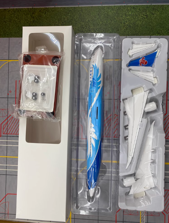 Boeing VC-32A 1/200 モデルプレーン 92000_1_grande.jpg?v=1719598919