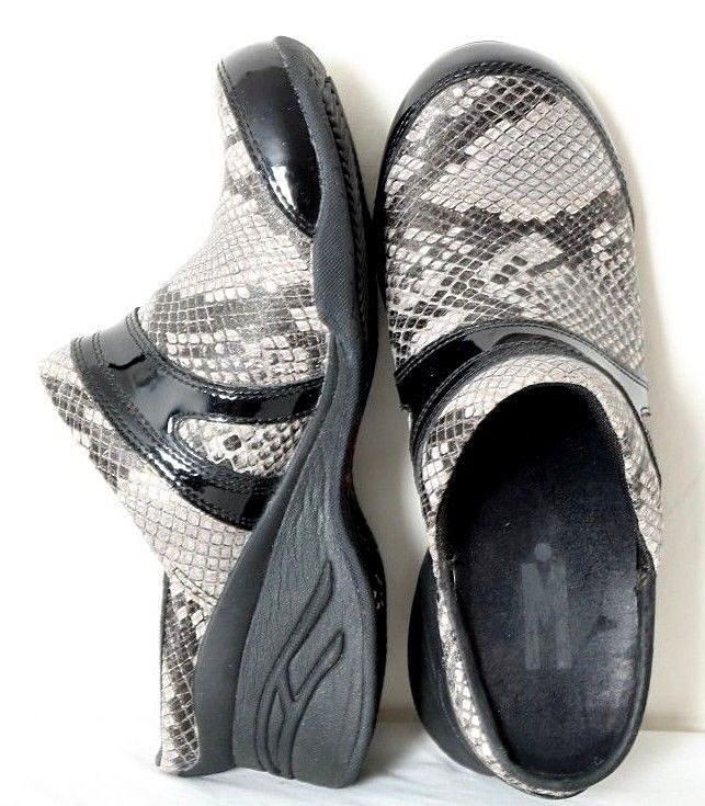 MOZO 3730 Zoe Gry/Blk/White Snake Print Patent Leather Mule Clog Women's US 6