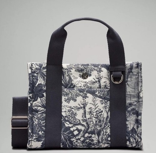 Lululemon 黒 トートバッグ Black Boxy Bag | lululemon