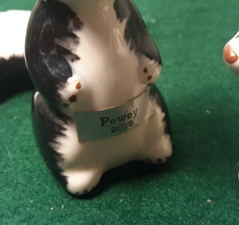 Vintage ROBERT SIMMONS Ceramic SKUNK COUPLE Miniature Figurines PEWEY & PEWETTE
