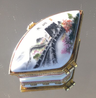 Vintage  Bone China trinket box with lid hairpin dish for vanity The Great Wall
