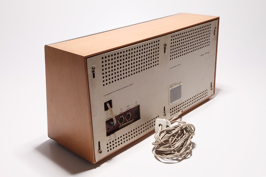 VINTAGE BRAUN RT-20 RADIO - TESTED - WORKS