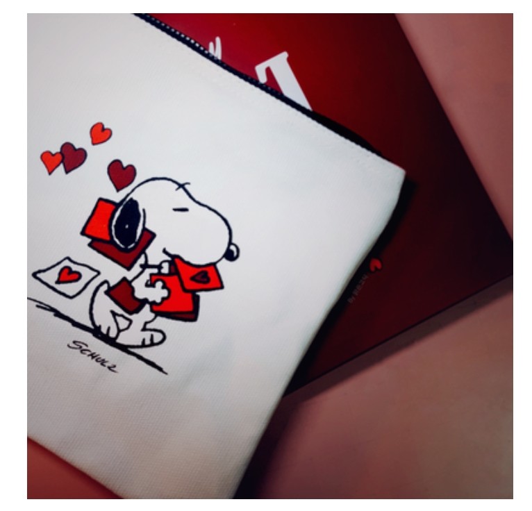 Innisfree X Snoopy Love Laugh Dream Good Night Snoopy Pouch 190x185mm
