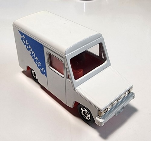 Tomica TOMY Pocket Cars #27 Isuzu Hipac Van Truck Express 1
