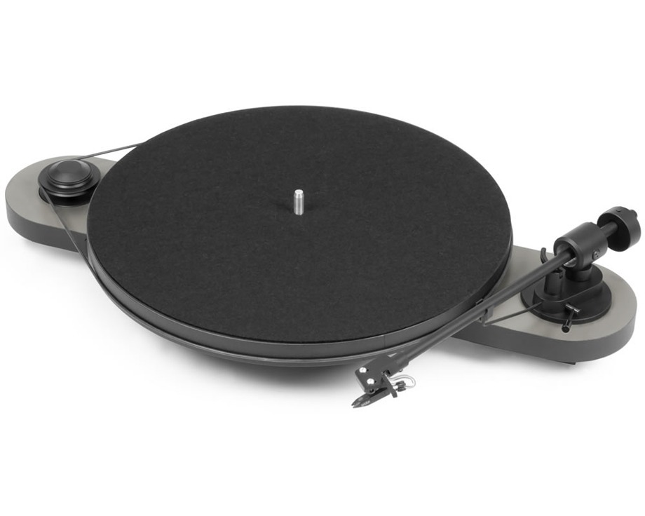 ProJect Audio Systems Elemental Turntable with Cambridge Audio 551p Pre