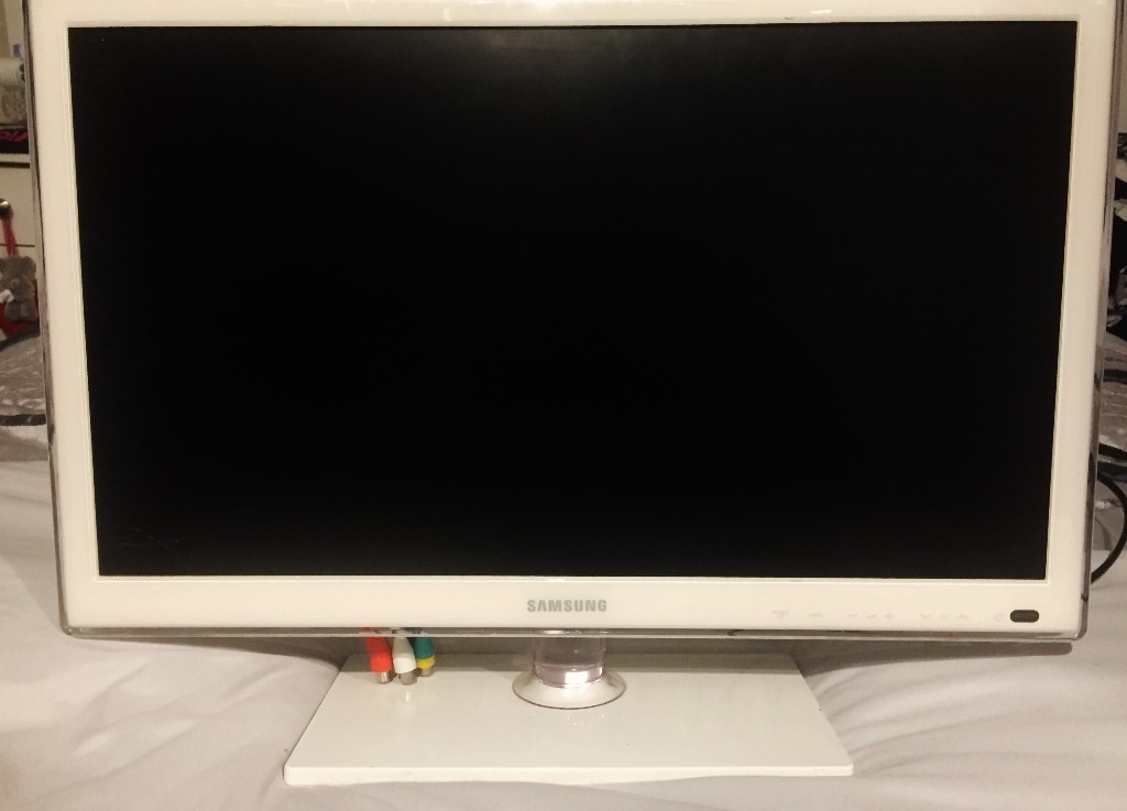 White samsung smart TV with Freeview 23 inch screen with romote control