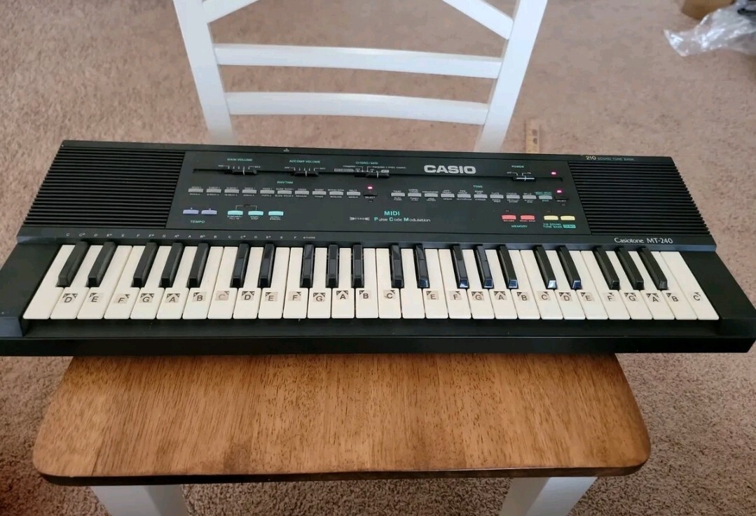 Vintage Casio MT-240 キーボード MIDIシンセサイザー Vintage Casio MT-240 キーボード MIDIシンセサイザー