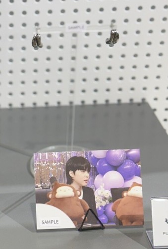 BTS ジミン 韓国展示会 THETRUTHUNTOLD イヤリング トレカ付 BTS Jimin [THE TRUTH UNTOLD: Exhibition] Earring – KPOP2U_Unnie