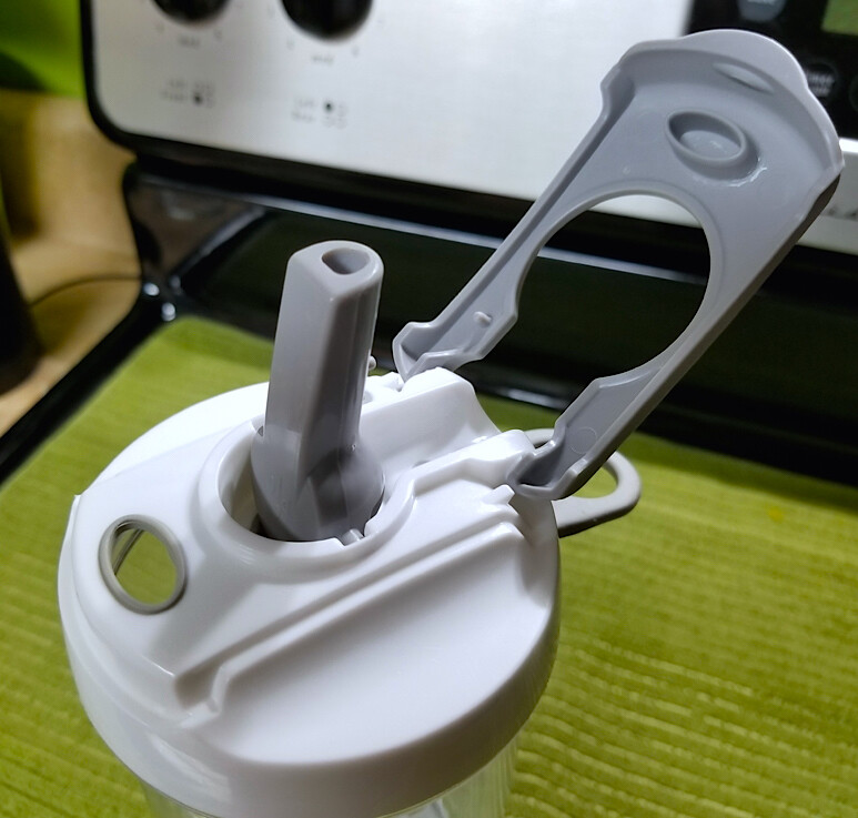 PAMPERED CHEF Infusion Clear Water Bottle #1287-- 24 oz.