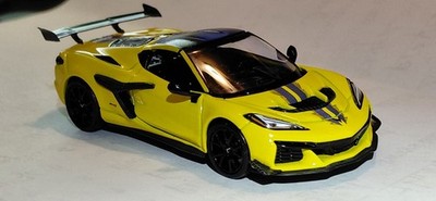 1:64 Greenlight 2025 Chevrolet Corvette ZR1 Yellow Car Model