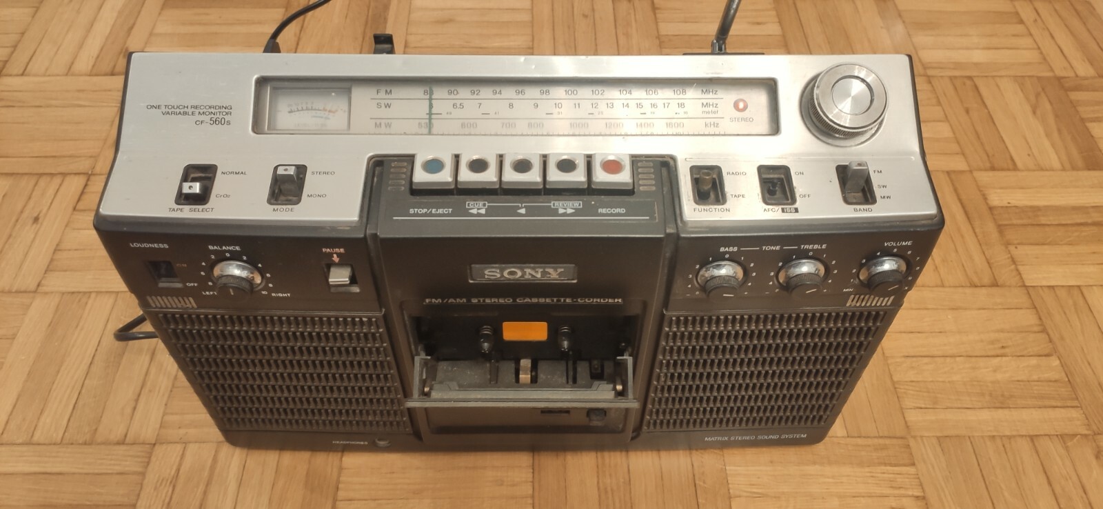 SONY CF-5600 AM/FM 3 band レシバ― SONY CF-5600 AM/FM 3 band レシバ―