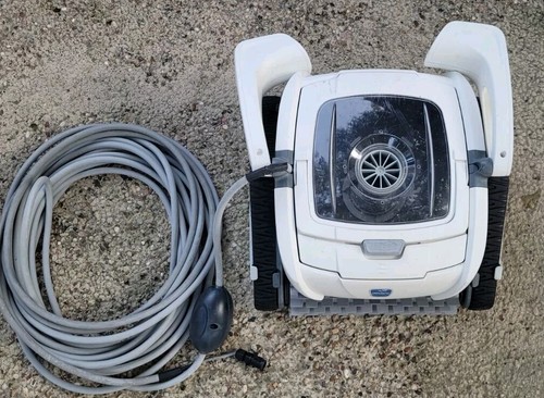 The Polaris Zodiac P825 Robotic Pool Cleaner (WR000044