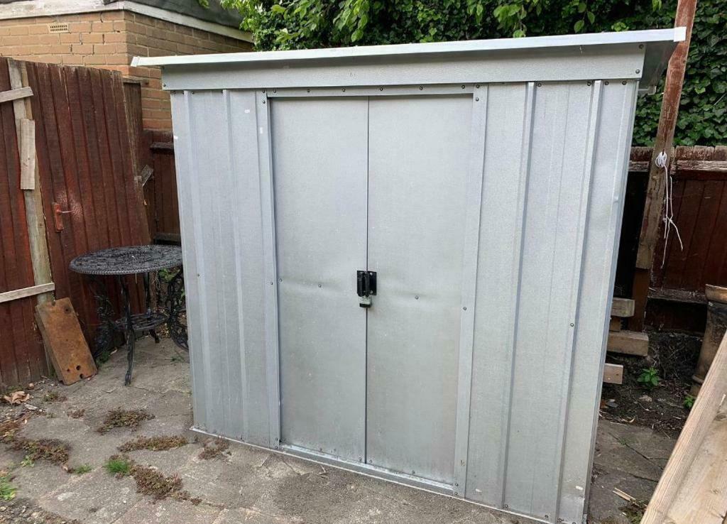 Yardmaster Pent Metal Shed 6ft x4ft in great condition 