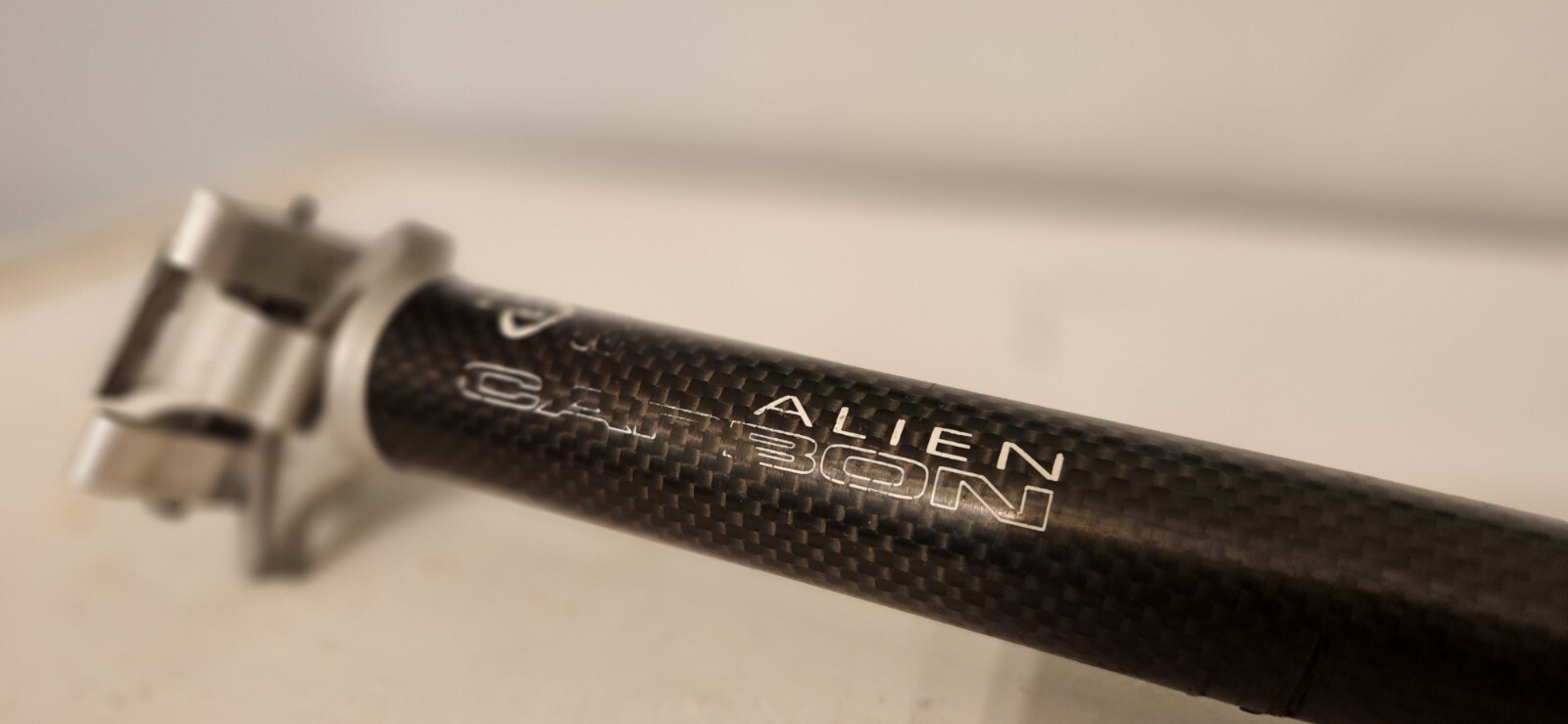 USE ALIEN CARBON ユーエスイー シートポストφ27.2 $_57.JPG?set_id=880000500F
