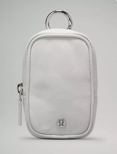 【ルルレモン】Clippable Nano Pouch ナノサイズポーチ ルルレモン】Clippable Nano Pouch ナノサイズポーチ (lululemon